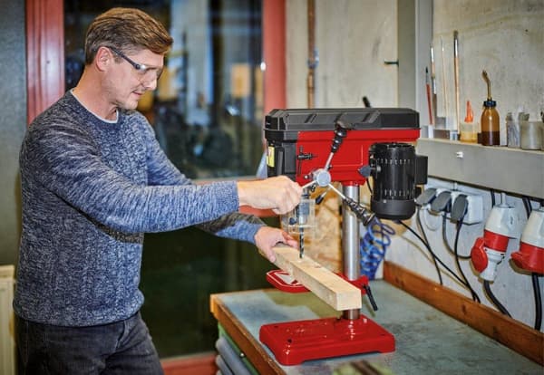 Einhell TC-BD 500. Produkttyp: bänkborr, hylstyp: skiftnyckel, chuck: B16. Rotationshastighet (min): 300 rpm, Rotationshastighet (max): 2410 rpm, Borr