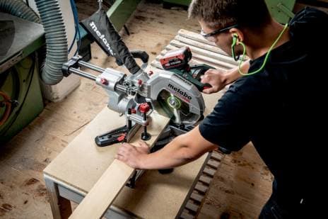Metabo KGS 18 LTX BL, Kallistus yhteen suuntaan, 4000 RPM, 50°, 50°, 47°, 2°