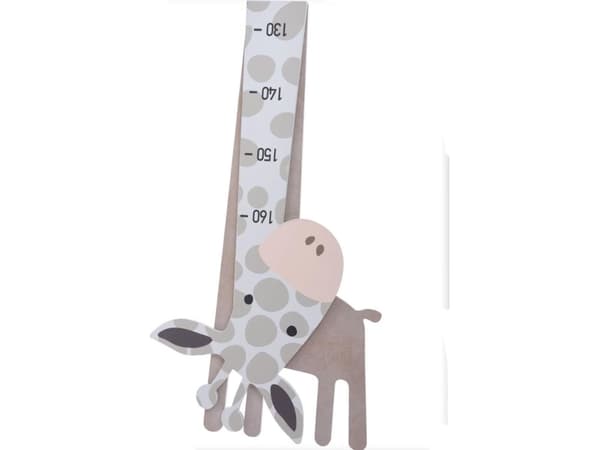 Kids Collection Barnehøydetabell for barn GIRAFFE på veggen