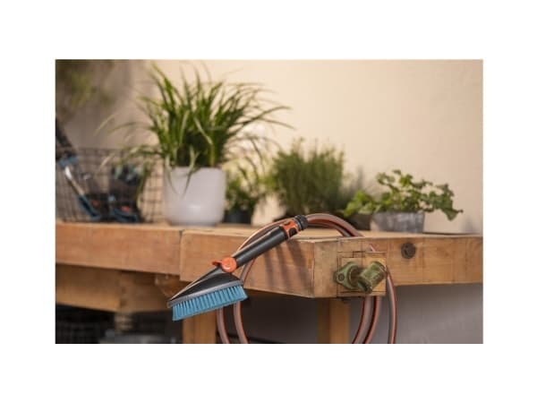 Gardena Cleansystem hård handborste M