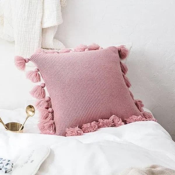 Kuddfodral med tofsar Pink