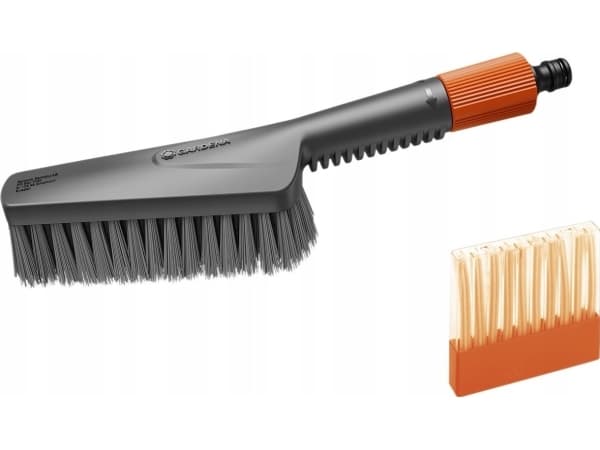 Gardena Cleansystem -pesupakkaus käsiharjalla S