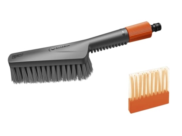 Gardena Cleansystem -pesupakkaus käsiharjalla S