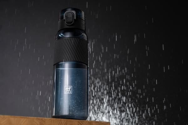 ZWILLING Bottle Flaska 680 ml Svart Tritan