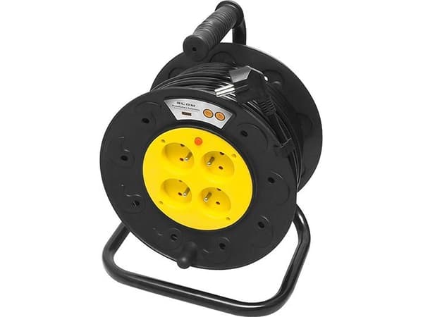 Blow PR-61 Power Extender 4 pistorasiaa maadoituksella 50m PVC-rumpu 3x2.5mm