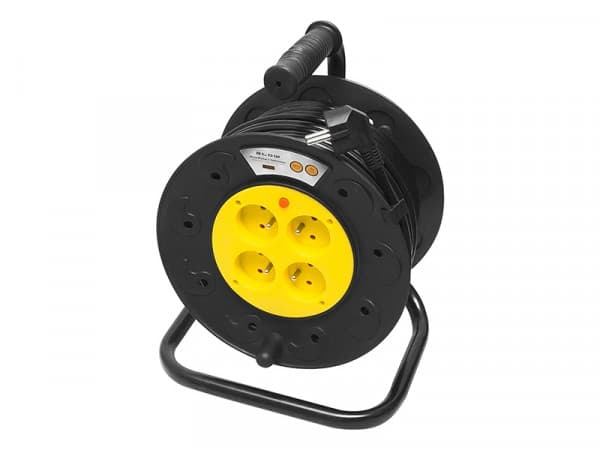 Blow PR-61 Power Extender 4 pistorasiaa maadoituksella 50m PVC-rumpu 3x2.5mm