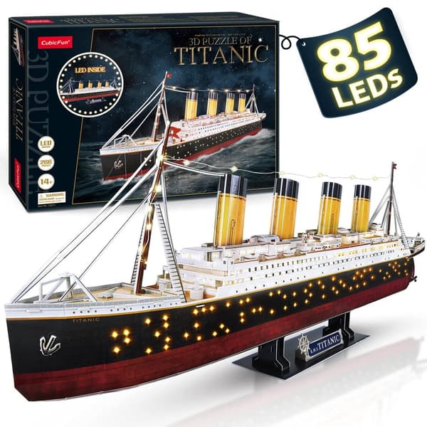 RMS Titanic Led 88 cm pienoismalli