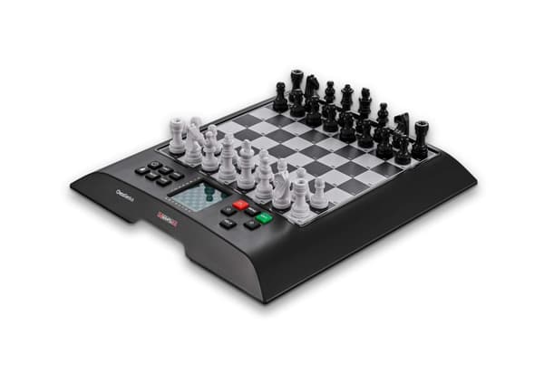 Shakkitietokone Millennium ChessGenius M810