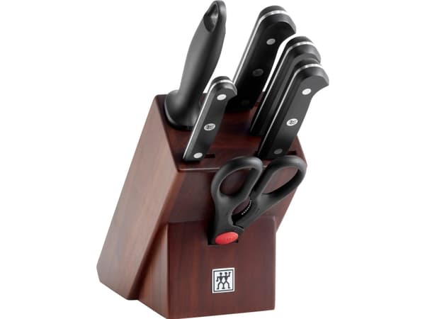 Set of 4 knives in a walnut block