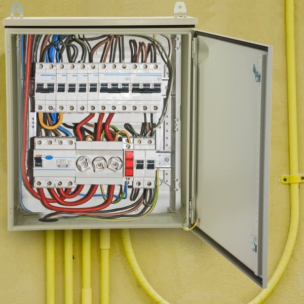 Elektrisk stålskabsboks NEMA 4 til udendørs brug, størrelse 24 x 24 x 8'' UL-godkendt kabinet.