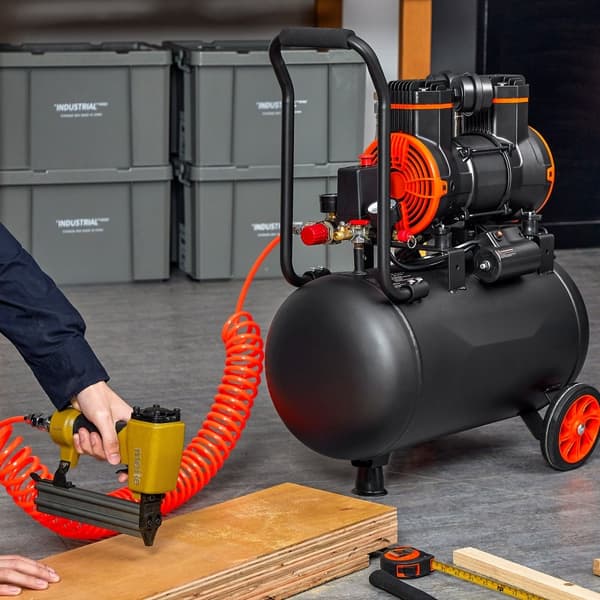 Luftkompressor 9,3 gallon 1800W 5,12 CFM@90PSI 70 dB Ultra tyst oljefri, effektiv och kraftfull.