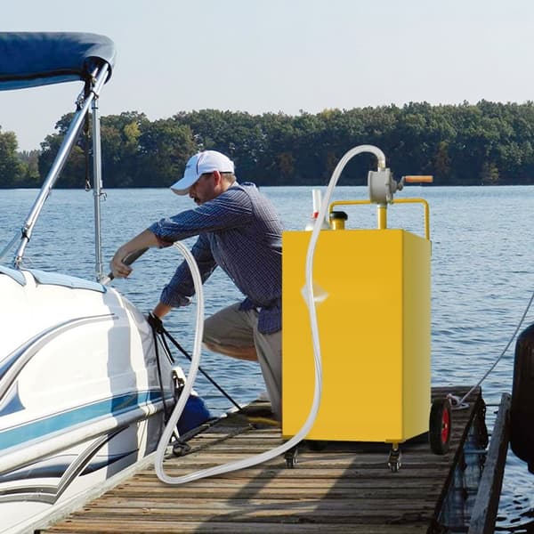 Brændstofcaddy, 35 gallon, gaslagertank med 4 hjul og manuel pumpe. Perfekt til biler, plæneklippere, ATV'er og både. Gul.