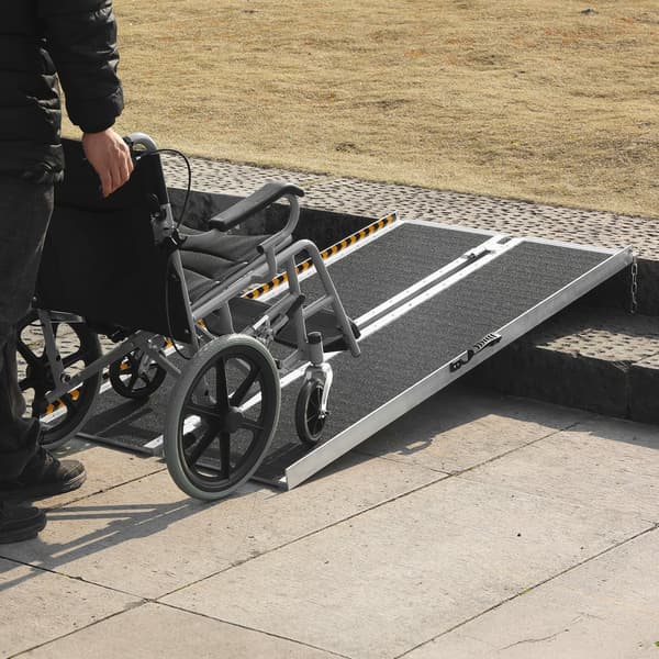Bærbar kørestolsrampe, 6 ft, 800 lbs kapacitet. Skridsikker foldetærskelrampe til scootere og handicapvenlige adgangsløsninger.