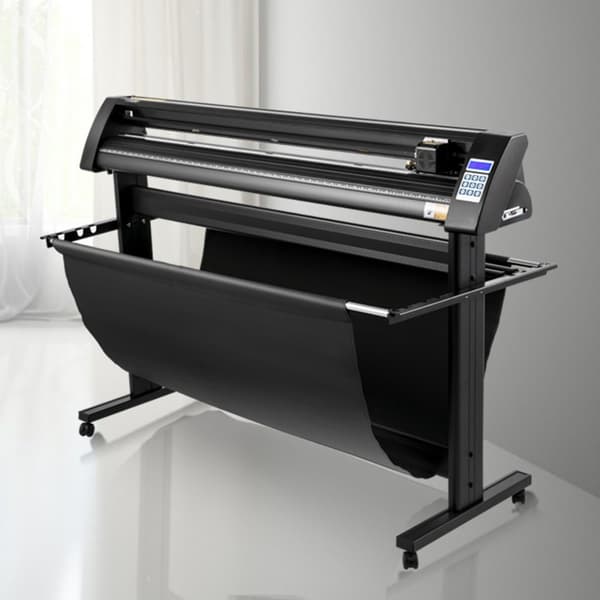 Vinylskærer 1350 mm med LED-skærm, halvautomatisk med optisk øje, kompatibel med SignCut-software til Mac/Windows og stativ.