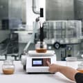 Pikkukuva 8 / 9: Nesteen täyttökone 50-5000 g, automaattinen hammaspyöräpumppu, digitaalinen ohjaus hunajalle, öljylle jne.