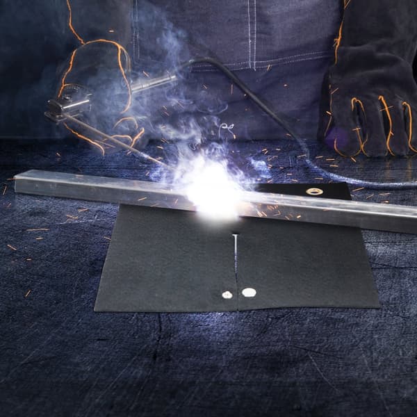 Svejsetæppe 12" x 12" i kulfiber, varmebestandig op til 1800°F, perfekt som flammebeskytter til propan- og loddearbejde.