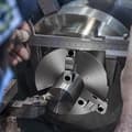 Miniatyrbillede 8 af 9: 3-kæbe drejebænk 10'', selvcentrerende, spændvidde 6-250 mm med T-nøgle og sekskantnøgle. Ideel til drejning og 3D-printer bearbejdning.
