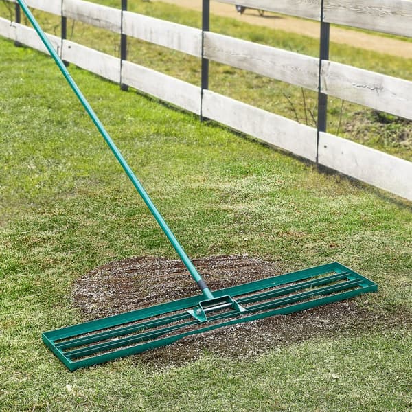 Nivelleringsrive 48"x10" til græsplæner. Stærk plæneplan med 78" stål håndtag. Ideel til haven, golfplæner og gårde.