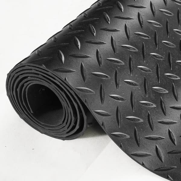 Diamond-plate gummigulvrulle, 3 mm x 1,2 m x 2,4 m til garage. SBR-gummi, let at rengøre, perfekt til biler og fitness. Sort.