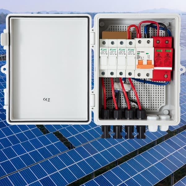 PV Kombineringslåda, 4-strängad, med 15A säkring, 63A brytare, åskskydd och solarkontakt för On/Off Grid-system, IP65.