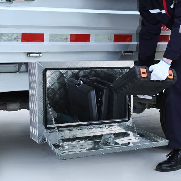 Undervognskasse, 24"×14"×16", robust aluminium diamantplade værktøjskasse med lås, vandtæt traileropbevaring til lastbil og varevogn.