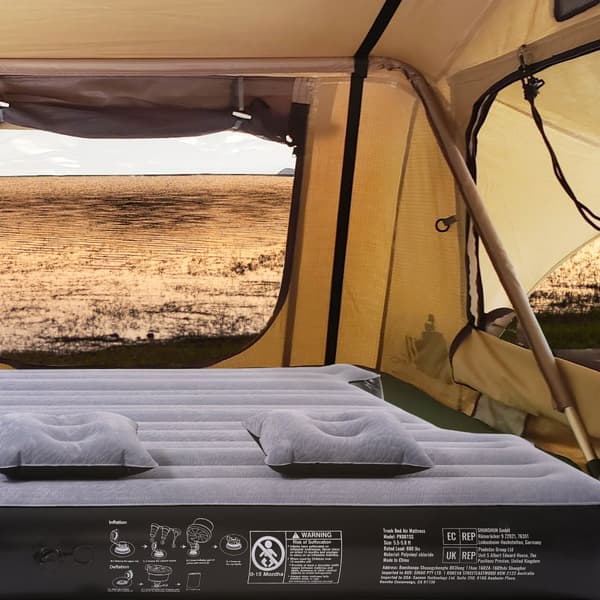 Truckbed luftmadras 5,5-5,8 ft kort seng i fuld størrelse, oppustelig med indbygget pumpe for nem transport og komfort.