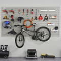 Miniatyrbillede 8 af 9: Slatwall-paneler i grå til garagevæg, 12"H x 48"L. Sæt med 8 paneler til tungt brug - ideel til opbevaring og display.