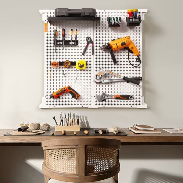 32"x32" Pegboard-seinäpidike, 330 LBS, 25 työkalua, koukut ja hyllyt varastoinnin helpottamiseksi.