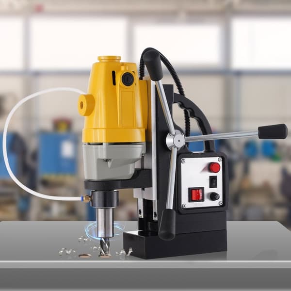 1100W magnetisk borepresse med 2700LBS magnetkraft og 6 HSS ringformede skærebits til præcise boreopgaver.