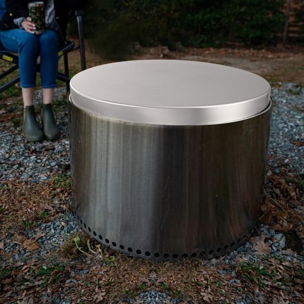 Kantava Fire Pit -kansi, 27" kannettava kipinäsuojus, ruostumattomasta teräksestä, helposti avattava ulkokäyttöön.