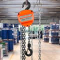 Miniatyrbillede 8 af 9: Manuel kædetalje, 1/2 ton (1100 lbs) kapacitet, 10 ft. G80 galvaniseret stål med dobbelt-bremse og 360° rotationskrog – ideel til garage og fabrik.