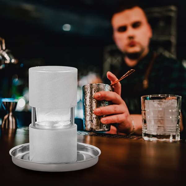 Jääpallopuristin 2,4", alumiinisarja 60 mm jääpalloille, täydellinen viskille ja cocktailille.