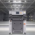 Miniatyrbillede 8 af 9: Elektrisk hydraulisk papirskærer med 26" skærebredde, optimale 3,14" tykkelse og 7" skærm. Effektiv og præcis!