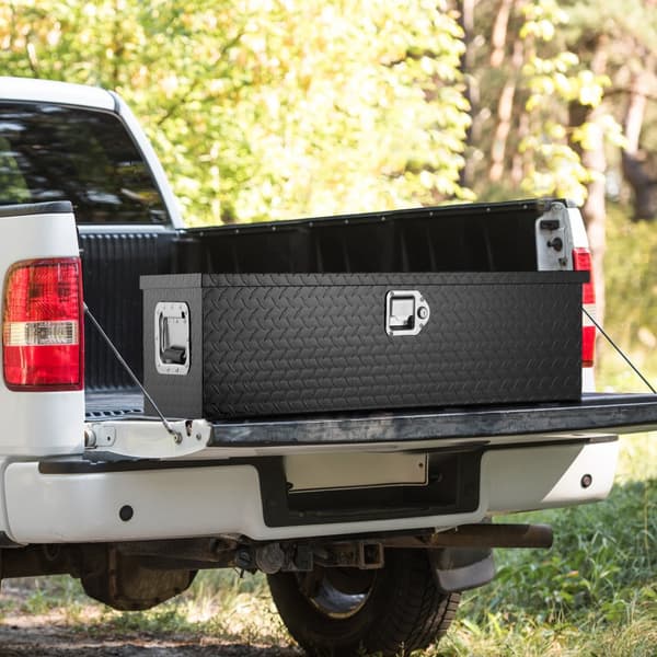 Robust aluminium værktøjskasse til lastbilsenge. Med diamantplade, sidehåndtag og lås. Ideel opbevaring til pickup, camper og trailer, 39"x13"x10",