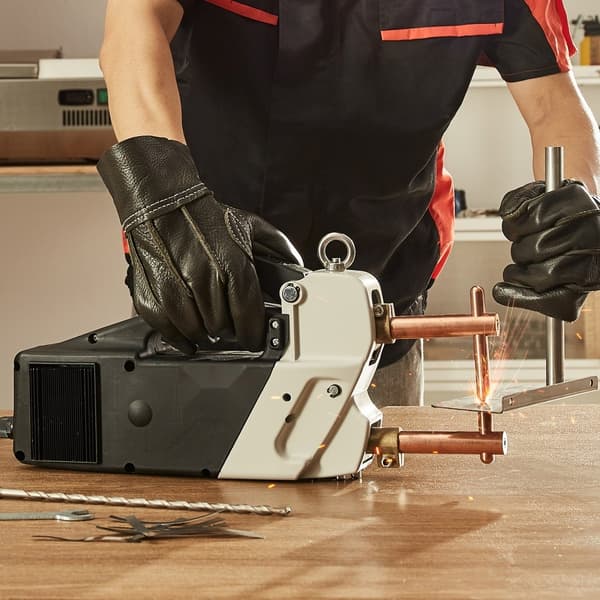 Bærbar punktsvejser: 4/25-tommer, 9,2KVA, håndholdt svejsepistol til metal. Ideel til kulstofstål, rustfrit stål og aluminium.