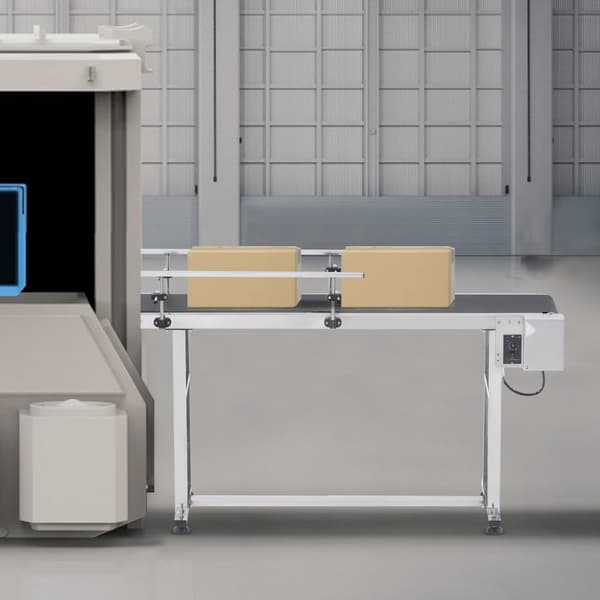 Båndtransportør i rustfrit stål, 59 x 7,8 tommer. Motoriseret til inkjet-kodning. Justerbar hastighed og antistatisk PVC-bælte.