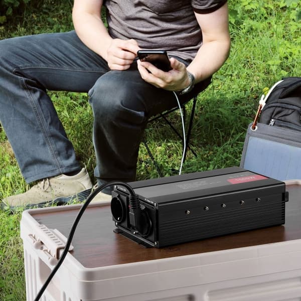 Modificeret Sinuskurve Inverter 1500W DC12V til AC230V – CE og FCC Certificeret, høj kvalitet, effektiv energikonvertering.
