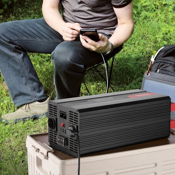 Modificeret 5000W Sinuskurve inverter DC12V til AC120V med LCD-fjernbetjening. Effektiv strømomregner til hjemmet.