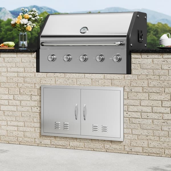 BBQ-ovi 914x534 mm, ruostumattomasta teräksestä, kaksoisovi ulkokeittiöön, kahvat ja tuuletusaukot.