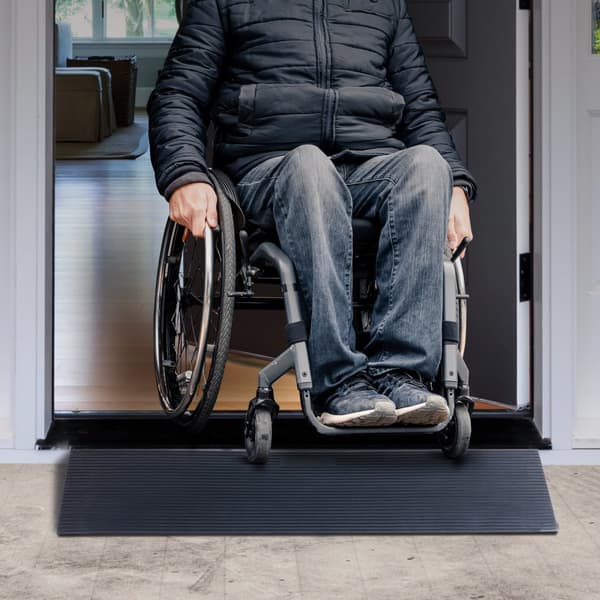 1,6-tums ramp för soprobot, 35,4-tums rullstolsramp i gummi, halkfri gummiramp med tejp för dörrar och badrum.