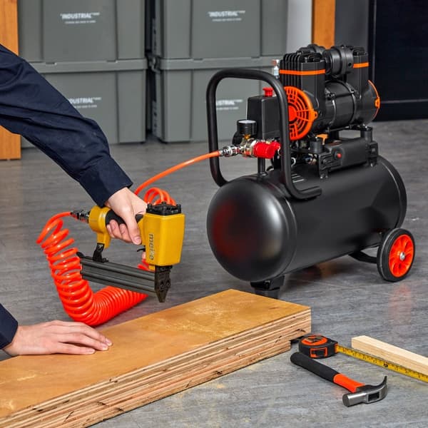 Ilmakompressori 4,8 Gallonaa, 900 W, 2,2 Cfm @ 90 Psi, erittäin hiljainen öljytön, vain 70 Db.