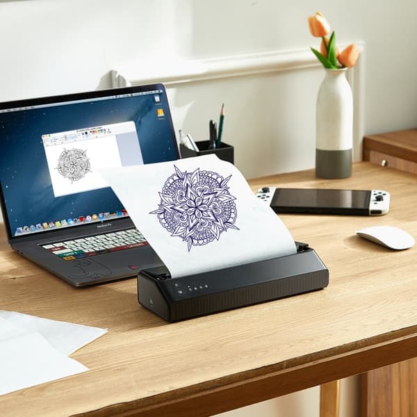 Tatoveringsoverførsel med stencilprinter, trådløs Bluetooth, inkl. 10 transferpapir og stofpose. Bærbar til Android, iOS, iPad og PC.