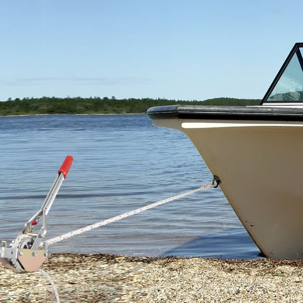 Rebtrækker med 3/4 ton kapacitet (1.653 lbs), 100' 0,6" reb, 2 kroge. Ideel til bådtransport og sikring af genstande.