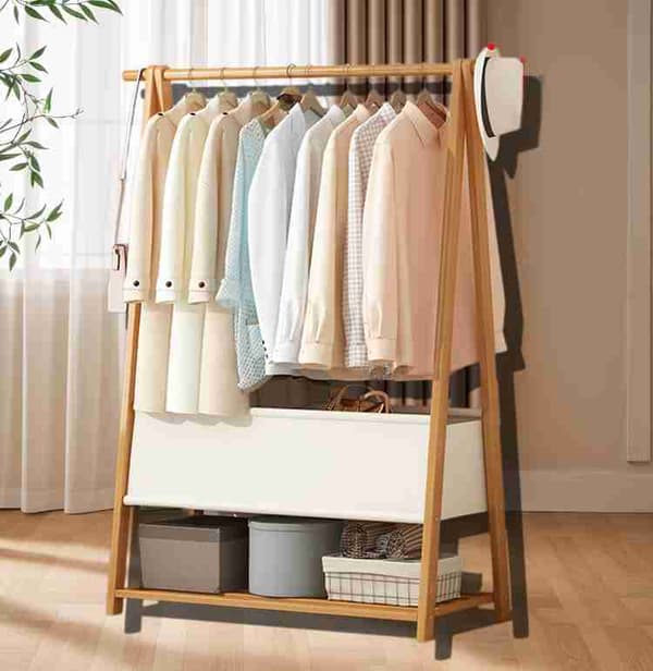 Bambuhängare med klädväska och hylla för tillbehör - 86 cm