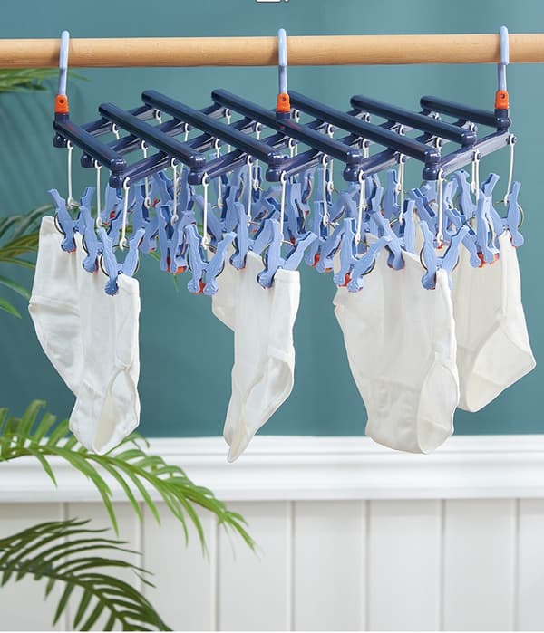 Käytännöllinen taitettava vaateripustin, jossa klipsit, 14 klipsiä, pinkki