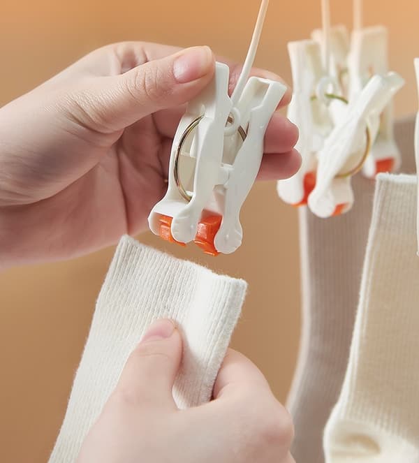 Praktisk foldbar bøjle med clips, 14 clips, hvid