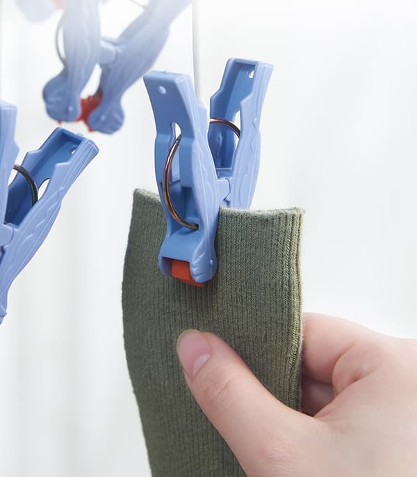 Praktisk foldbar bøjle med clips, 19 clips, mørkeblå