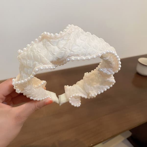 Bredt hårbånd med små perler - hvidt