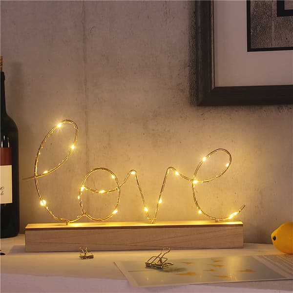 Stående dekoration "LOVE" med LED-belysning