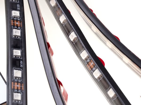 Led-valaistus ohjaamossa ja autossa
